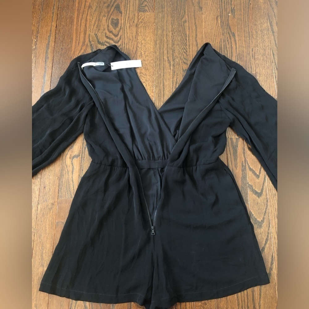 Alice + Olivia Women’s 14 Black Sinclair V-Neck Long-Sleeved Romper - NWT! - Picture 14 of 16